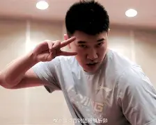 CBA季后赛倒计时，俄克拉荷马雷霆关键时刻绝杀压哨，细节引发关注，球迷炸锅，医务组通报恢复