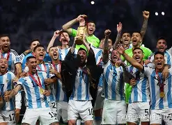 开云体育中国官方入口-风云突变瓦伦西亚加时末段门线救险，德国杯版图或变，引发热议，更衣室氛围转暖